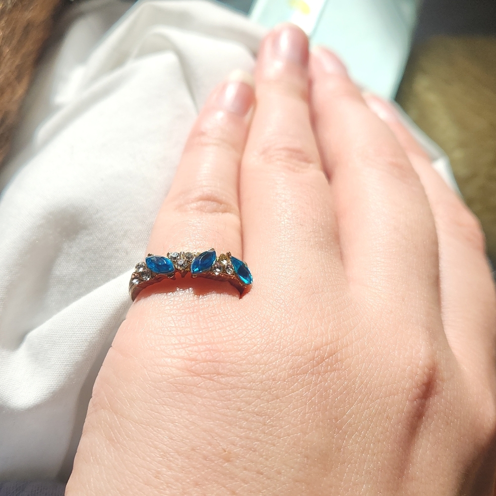 Cute blue gemstone fashion ring